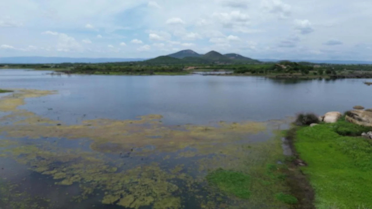 Casa de Alto Padrão em Condomínio Fechado no Poço do Magro