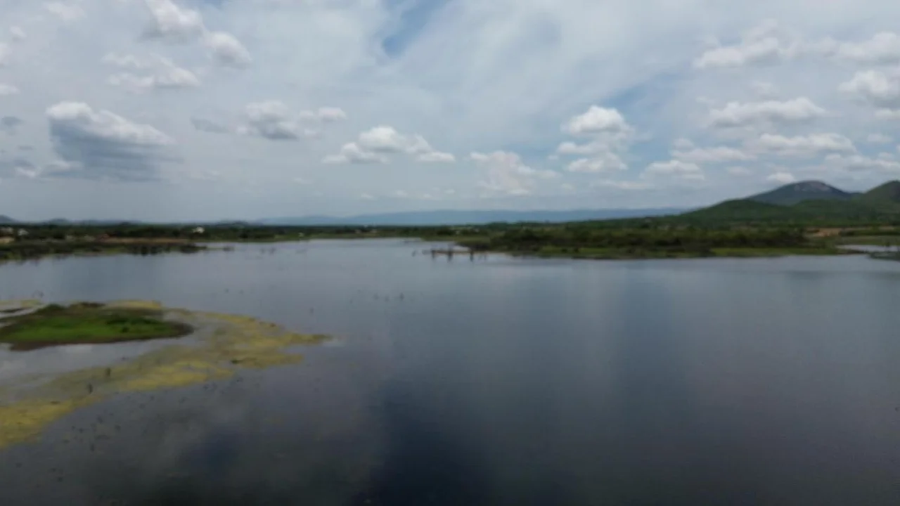 Casa de Alto Padrão em Condomínio Fechado no Poço do Magro