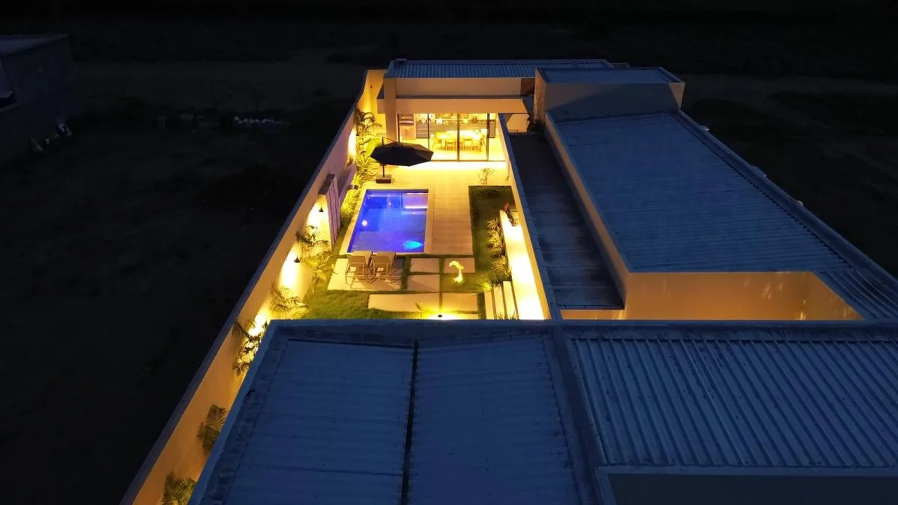 Casa de Alto Padrão em Condomínio Fechado no Poço do Magro