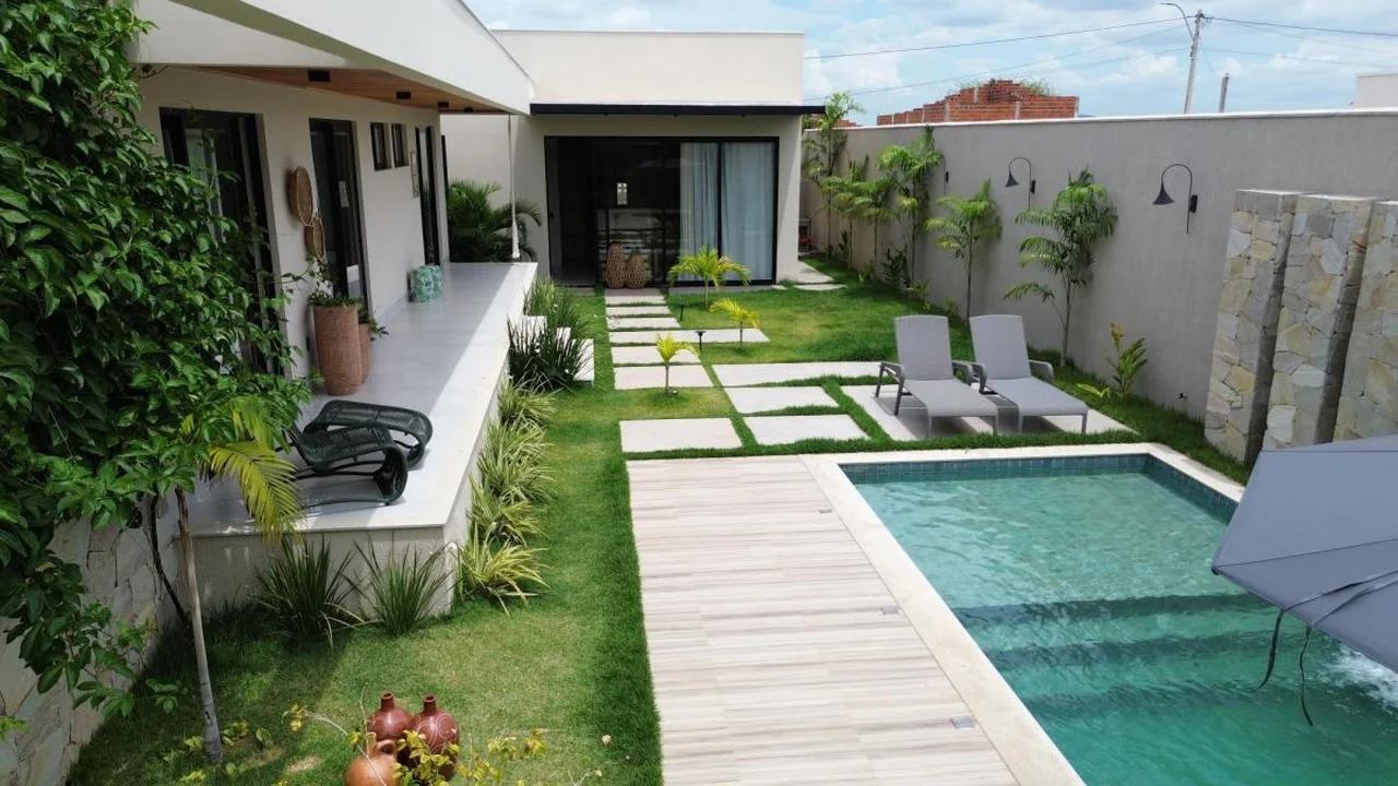 Casa de Alto Padrão em Condomínio Fechado no Poço do Magro