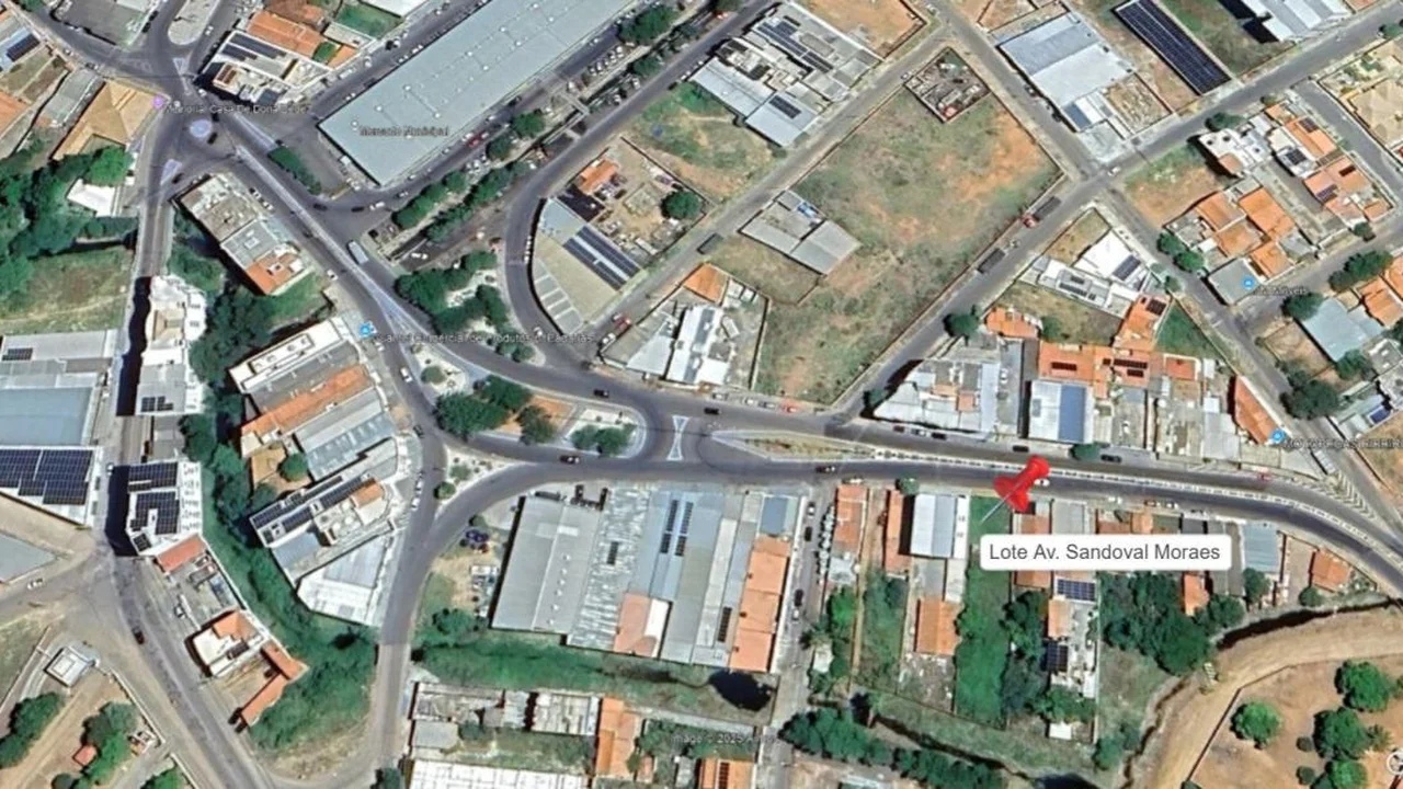 Lote localizado na Av. Sandoval Morais