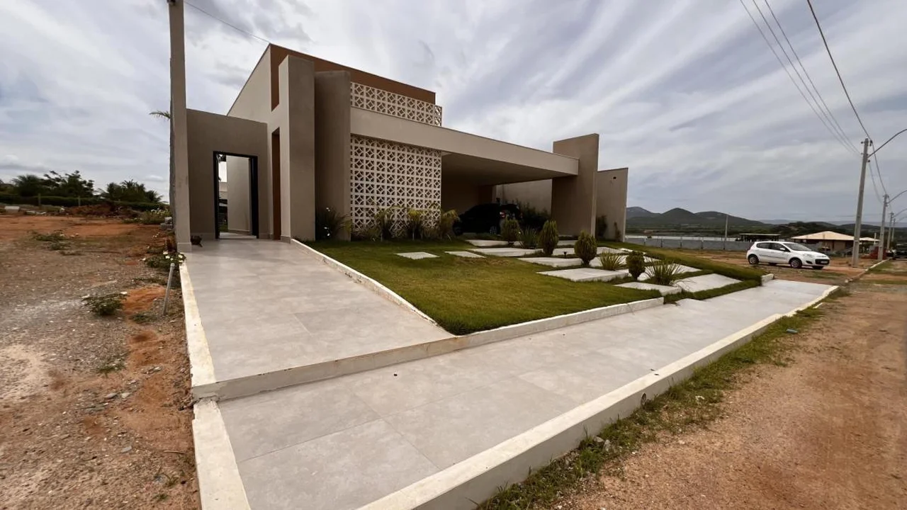 Casa de Alto Padrão em Condomínio Fechado no Poço do Magro