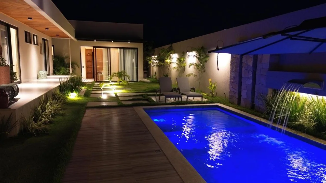 Casa de Alto Padrão em Condomínio Fechado no Poço do Magro