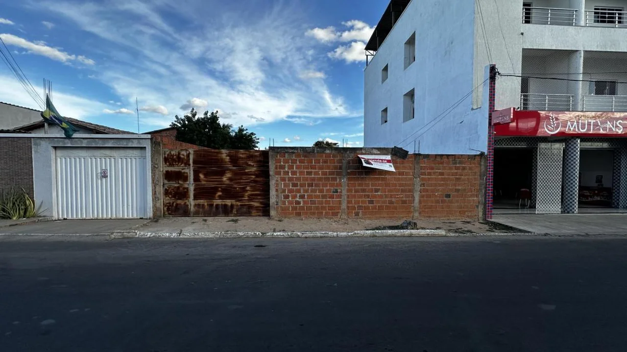 Lote localizado na Av. Sandoval Morais