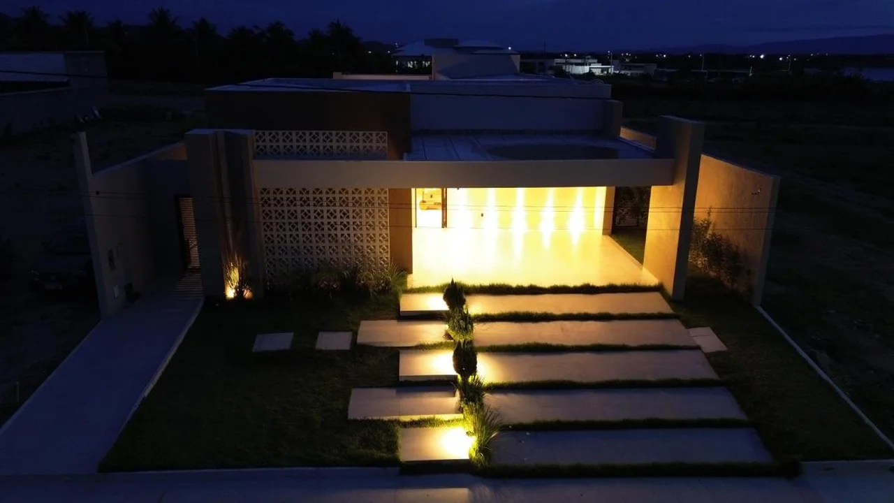 Casa de Alto Padrão em Condomínio Fechado no Poço do Magro